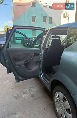 Хэтчбек SEAT Toledo 2005 в 