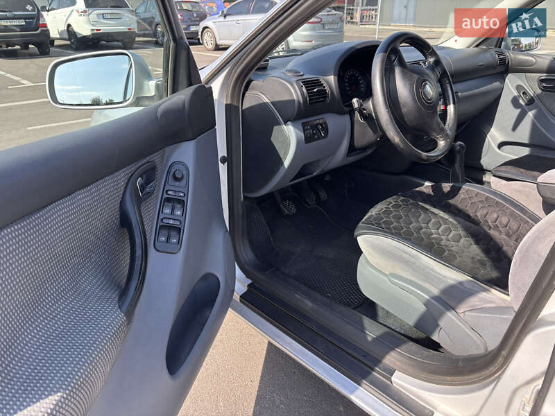 Седан SEAT Toledo 2001 в Звенигородці