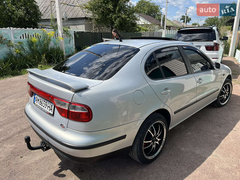 Седан SEAT Toledo 2000 в Коростене