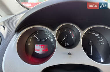 Хэтчбек SEAT Toledo 2004 в 