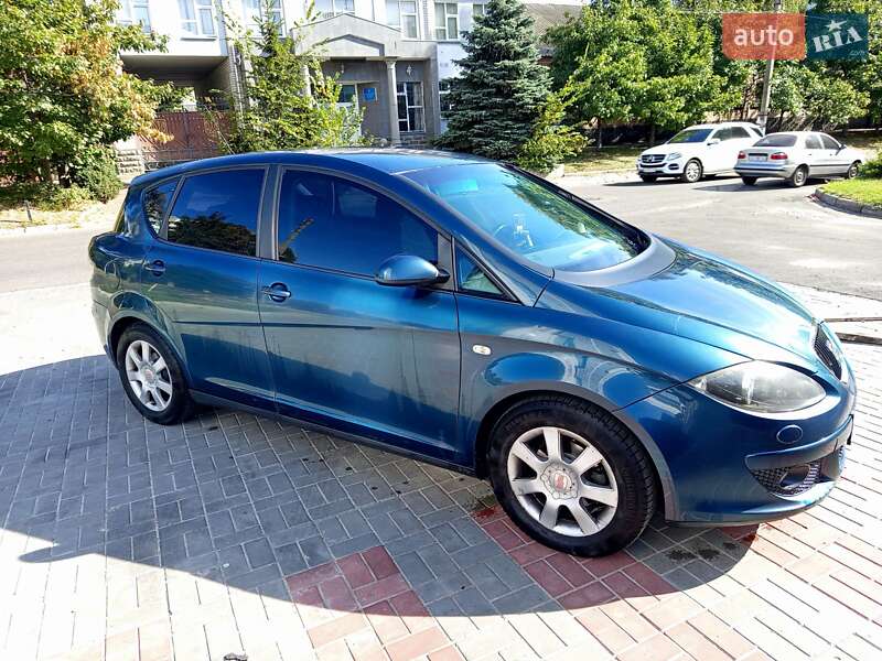 Хэтчбек SEAT Toledo 2006 в 