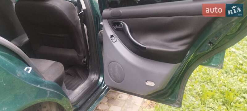 Седан SEAT Toledo 2001 в Рудки