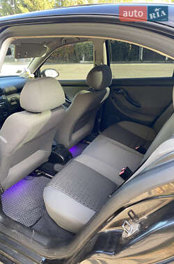 Седан SEAT Toledo 2004 в 