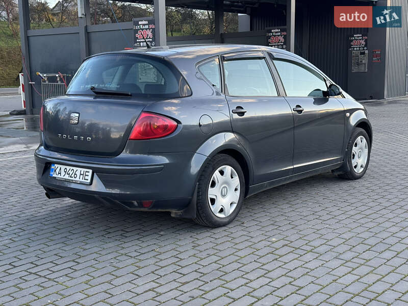 Хетчбек SEAT Toledo 2008 в Долині