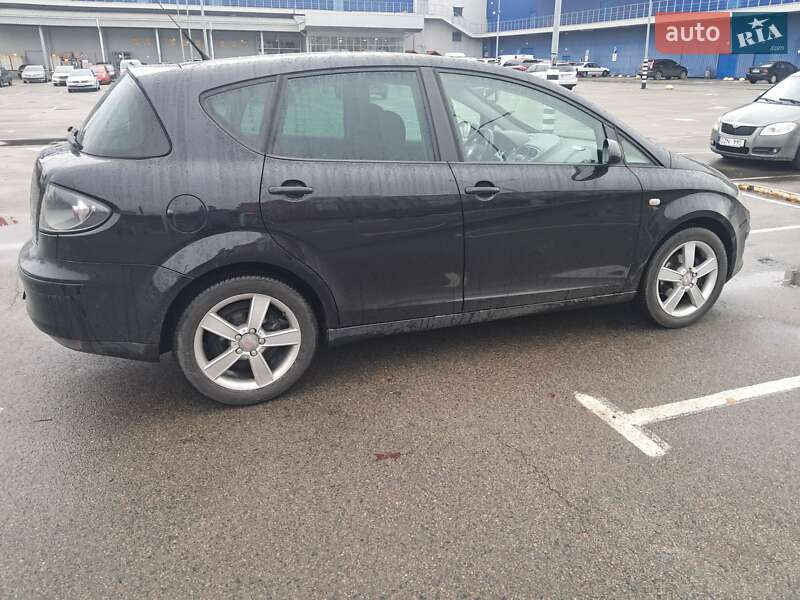 Хетчбек SEAT Toledo 2006 в Дніпрі