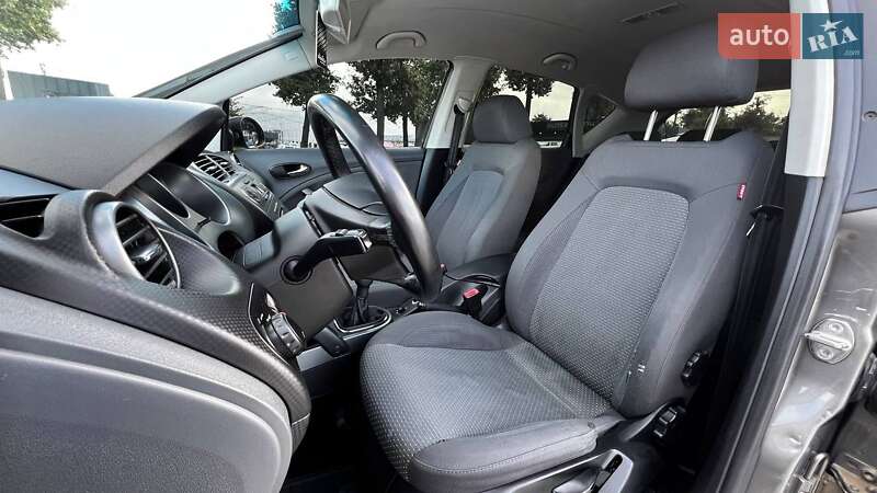 Хетчбек SEAT Toledo 2006 в Києві фото 18 Хетчбек SEAT Toledo 2006 в Києві