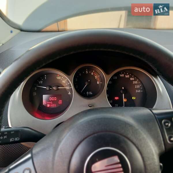 Хэтчбек SEAT Toledo 2004 в Жовтанцах