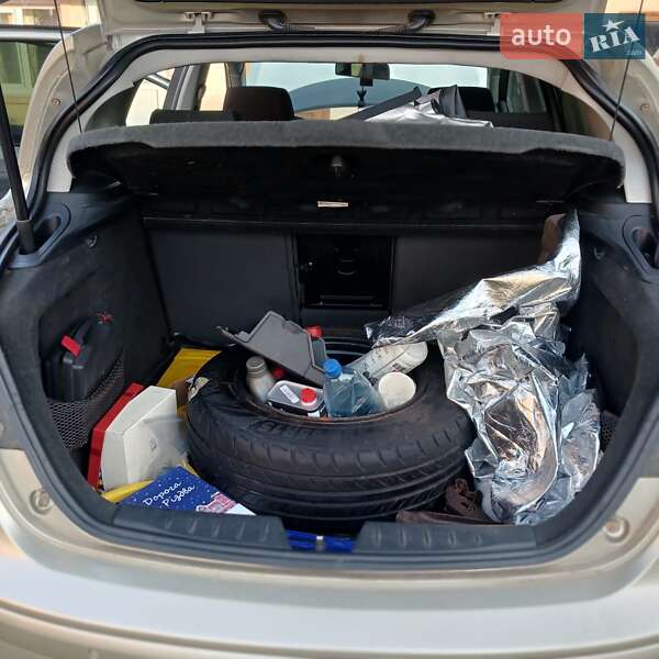 Хэтчбек SEAT Toledo 2004 в Жовтанцах