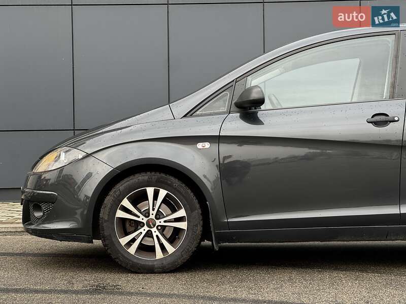 Хетчбек SEAT Toledo 2008 в Києві