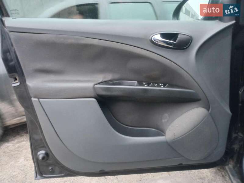 Хэтчбек SEAT Toledo 2008 в Львове