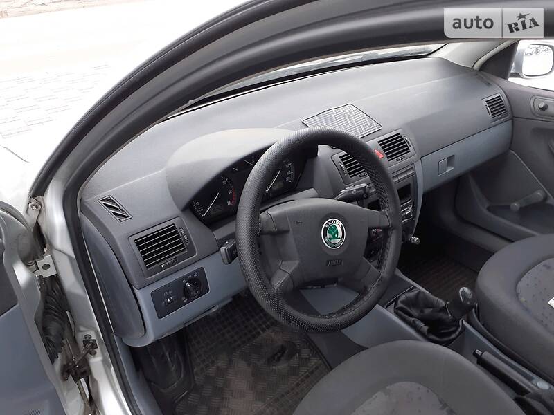 Седан Skoda Fabia 2001 в Черкассах