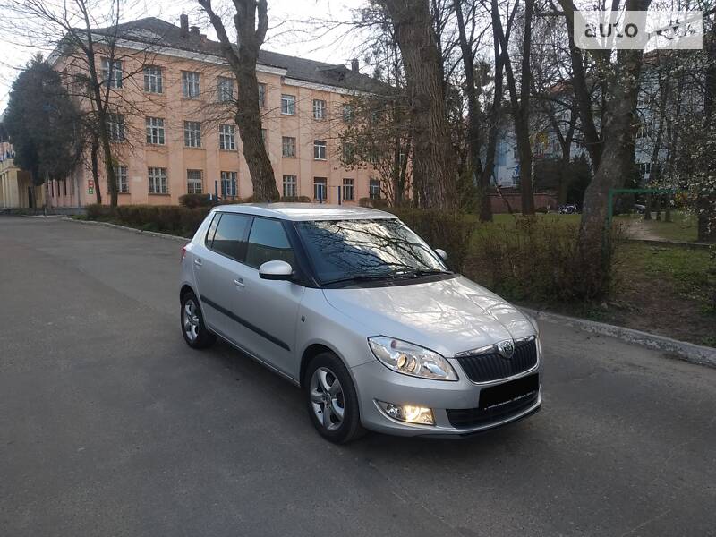 Хетчбек Skoda Fabia 2011 в 