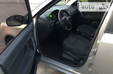 Хетчбек Skoda Fabia 2011 в 