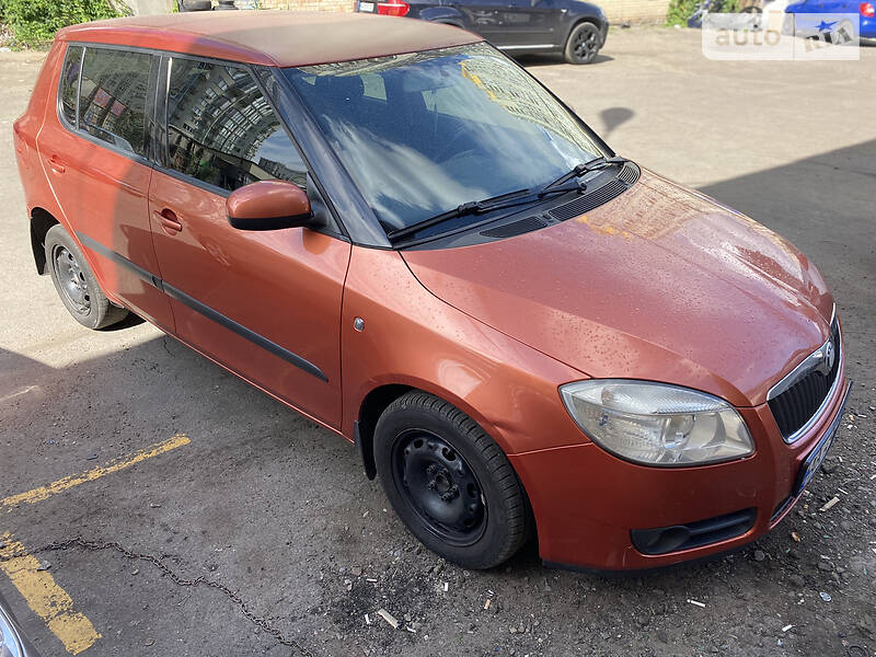 Хэтчбек Skoda Fabia 2007 в Киеве