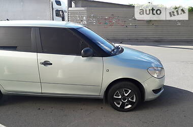 Хэтчбек Skoda Fabia 2010 в Киеве