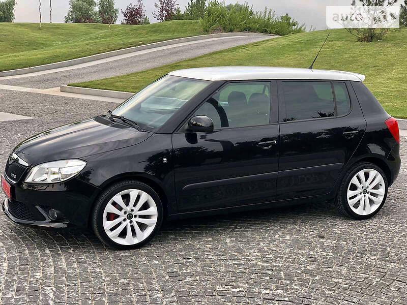 Хэтчбек Skoda Fabia 2010 в Днепре