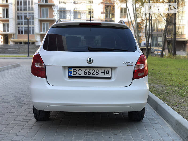 Універсал Skoda Fabia 2010 в Новояворівську