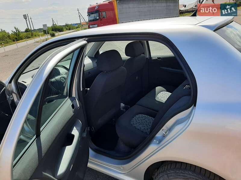Хэтчбек Skoda Fabia 2006 в Ужгороде