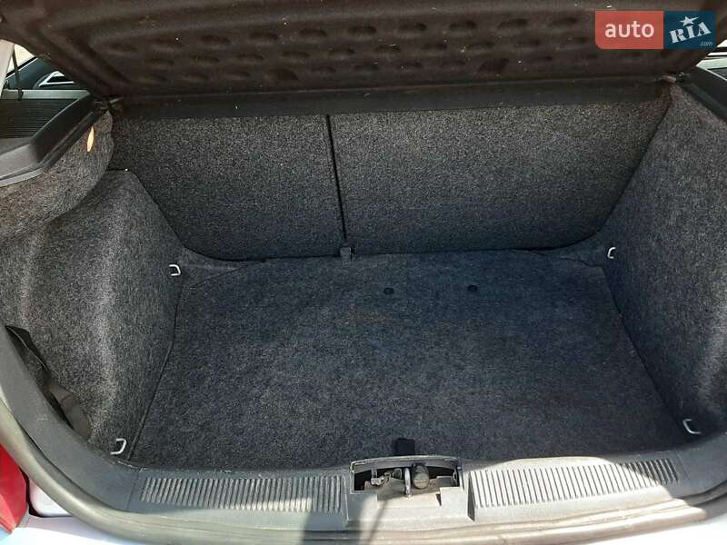 Хэтчбек Skoda Fabia 2006 в Ужгороде