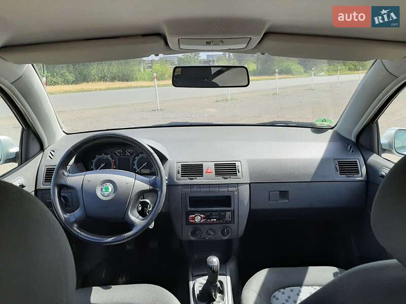 Хэтчбек Skoda Fabia 2006 в Ужгороде