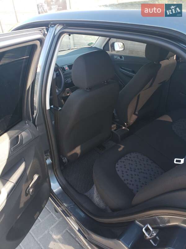 Хэтчбек Skoda Fabia 2006 в Луцке