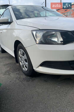 Хэтчбек Skoda Fabia 2016 в 