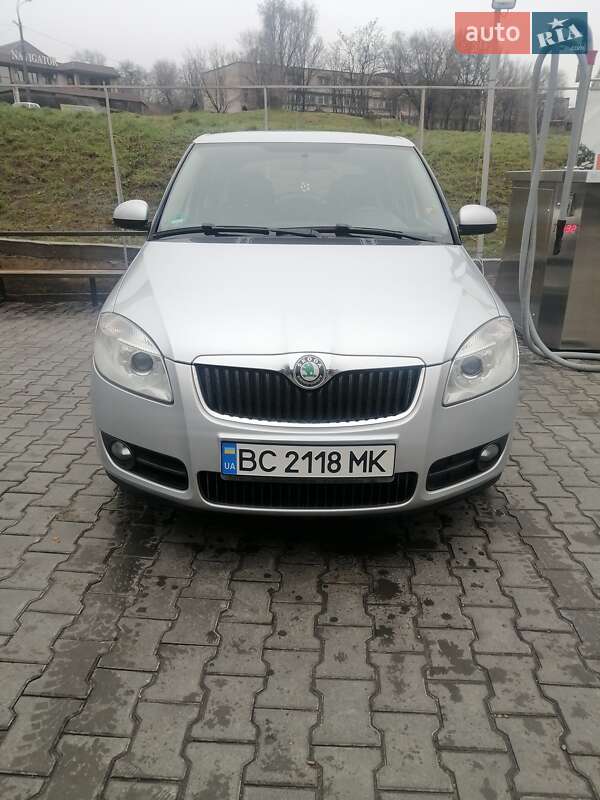 Хетчбек Skoda Fabia 2008 в Дніпрі