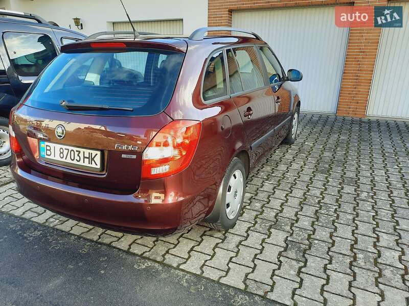 Универсал Skoda Fabia 2011 в Житомире