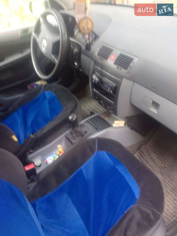 Седан Skoda Fabia 2003 в Ужгороде