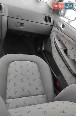 Універсал Skoda Fabia 2003 в Пустомитах