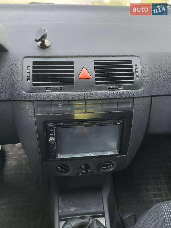 Хэтчбек Skoda Fabia 2002 в Кривом Роге фото 11 Хэтчбек Skoda Fabia 2002 в Кривом Роге