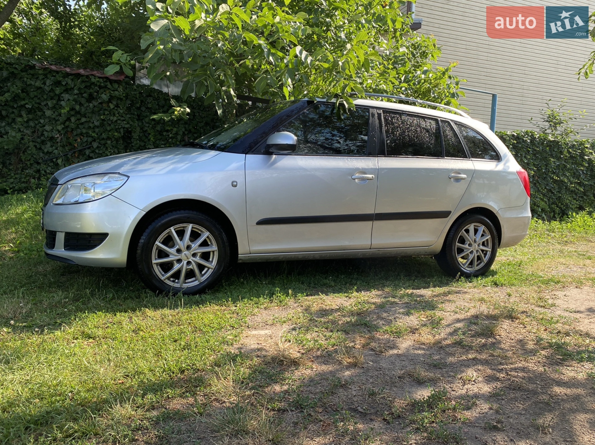 2010 Skoda Fabia - мініатюра 2
