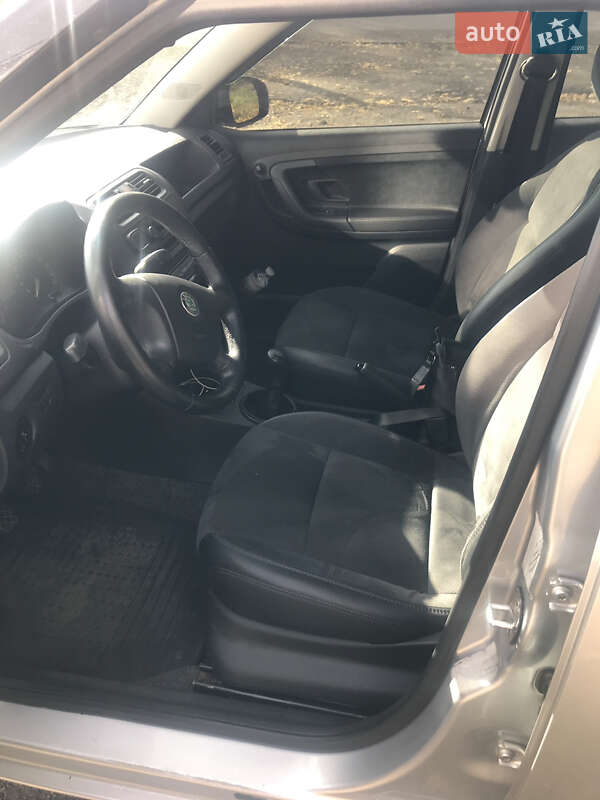 Хэтчбек Skoda Fabia 2008 в Днепре