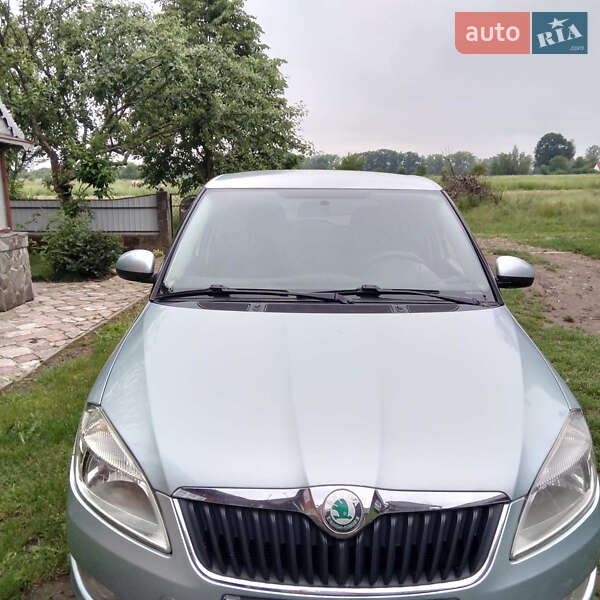 Хетчбек Skoda Fabia 2010 в Чернівцях
