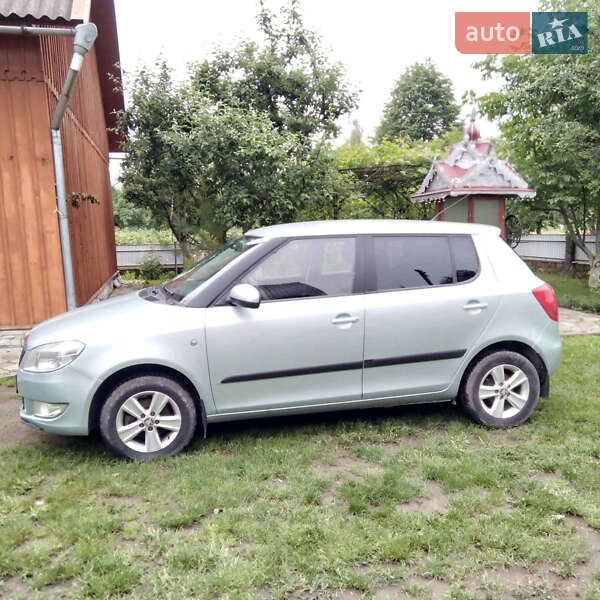 Хетчбек Skoda Fabia 2010 в Чернівцях