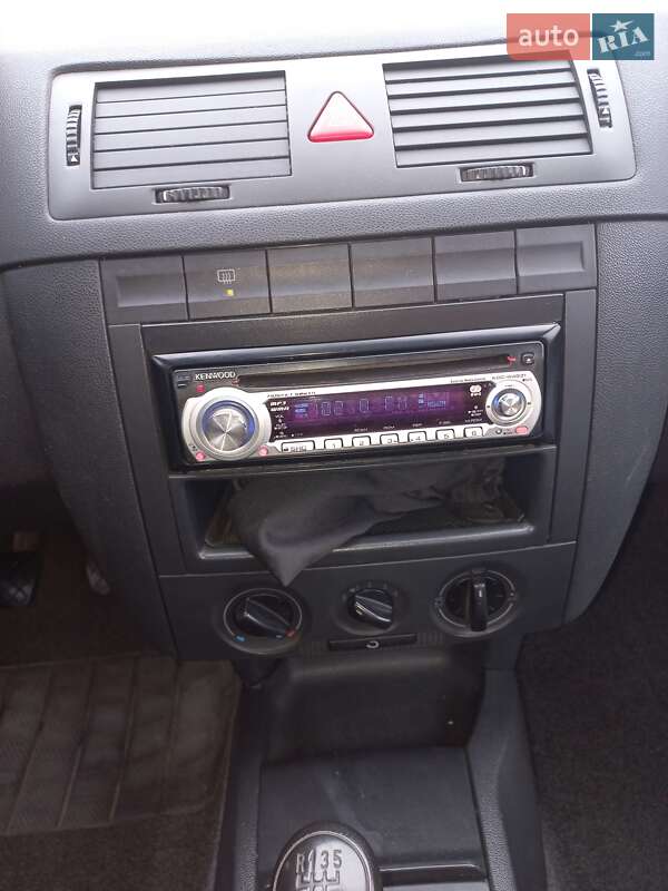 Седан Skoda Fabia 2005 в Киеве