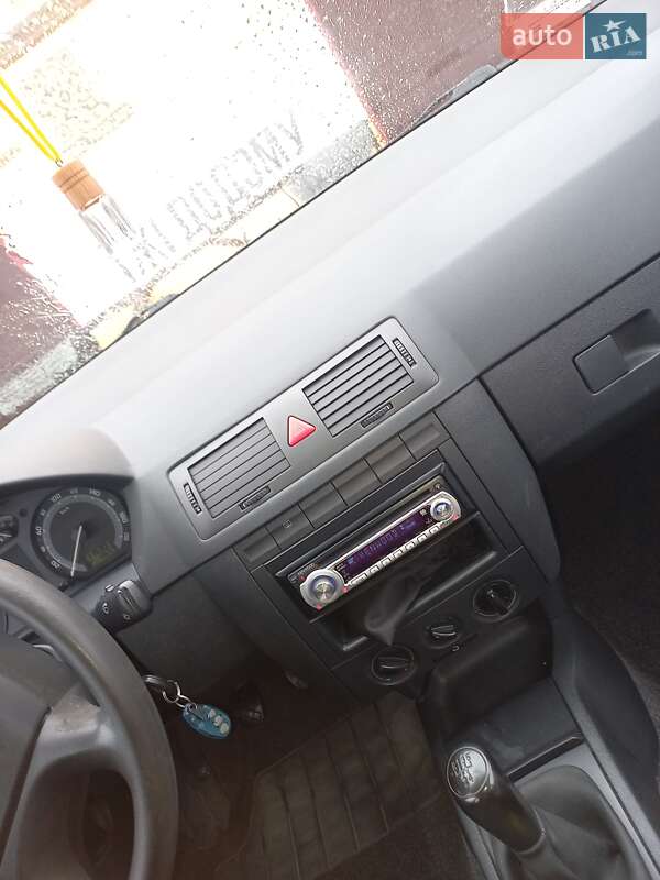 Седан Skoda Fabia 2005 в Киеве