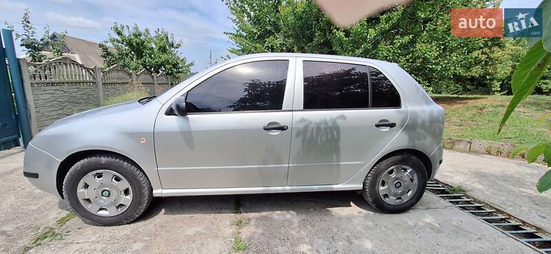 Седан Skoda Fabia 2003 в Запорожье