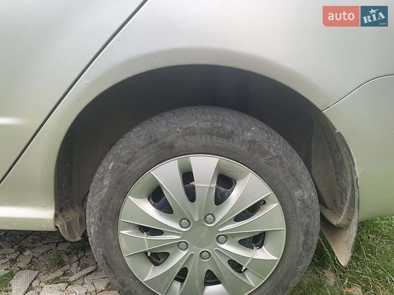 Седан Skoda Fabia 2003 в Бориславе