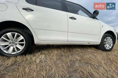 Хэтчбек Skoda Fabia 2012 в 