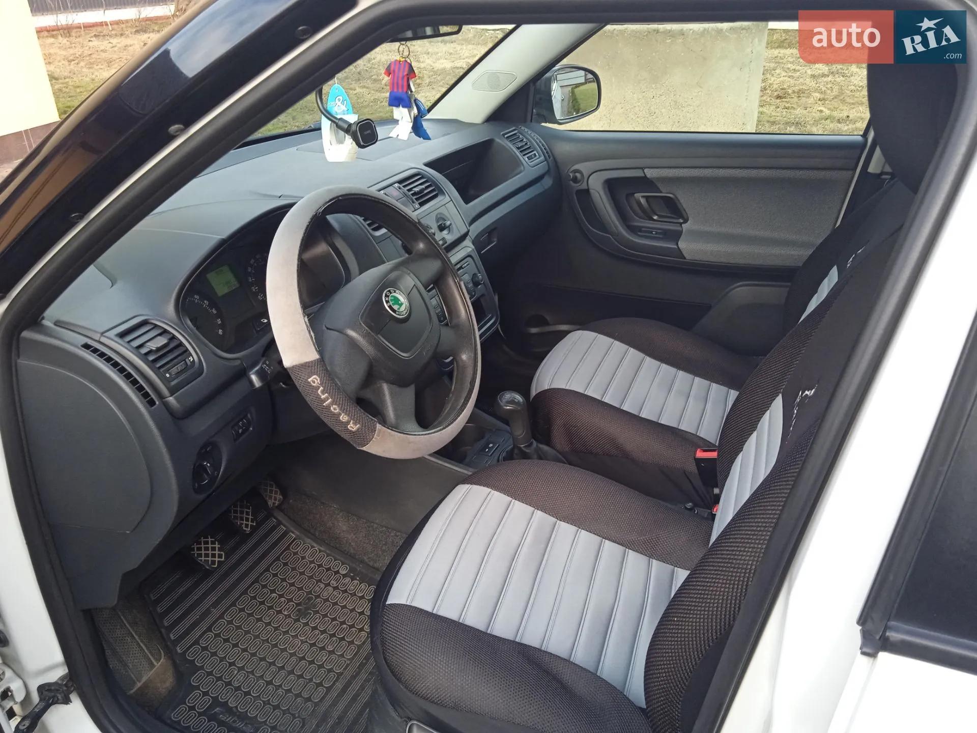 2010 Skoda Fabia - мініатюра 7