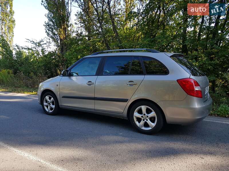 Універсал Skoda Fabia 2011 в Звягелі