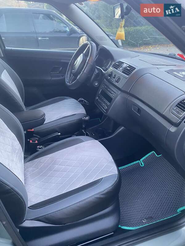 Хэтчбек Skoda Fabia 2010 в Кривом Озере