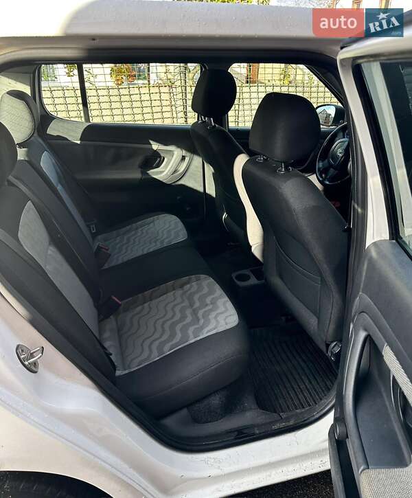 Универсал Skoda Fabia 2011 в Житомире