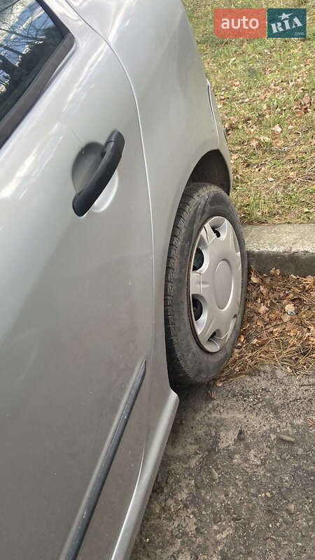Хетчбек Skoda Fabia 2002 в Дрогобичі