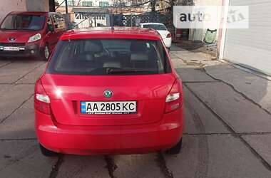 Хэтчбек Skoda Fabia 2012 в 