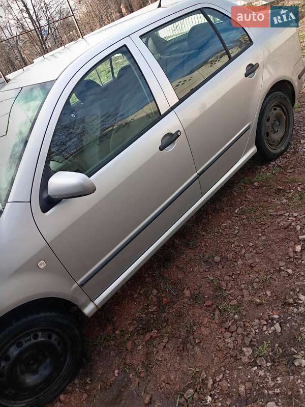 Седан Skoda Fabia 2003 в Коростені