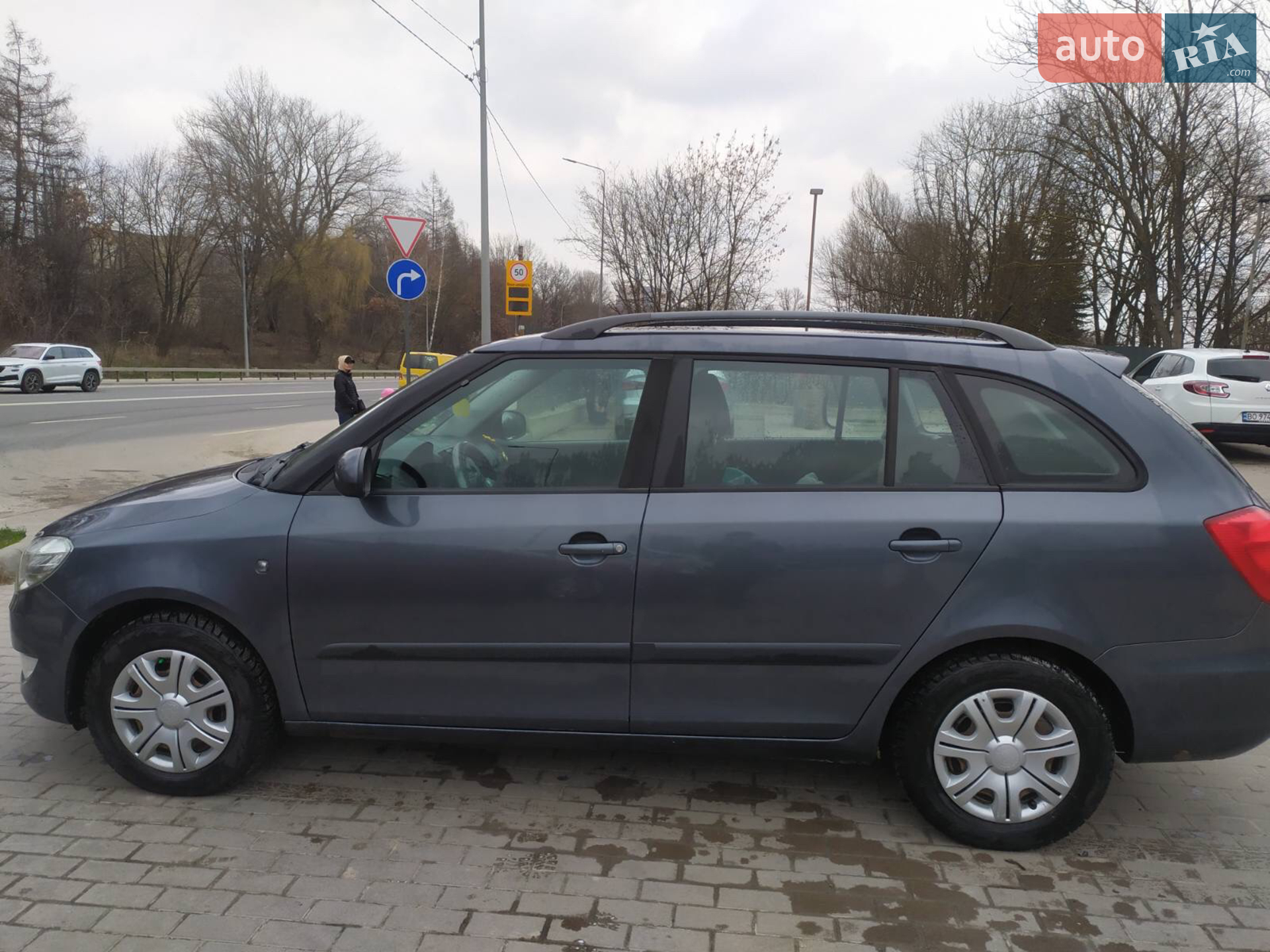 2011 Skoda Fabia - мініатюра 3