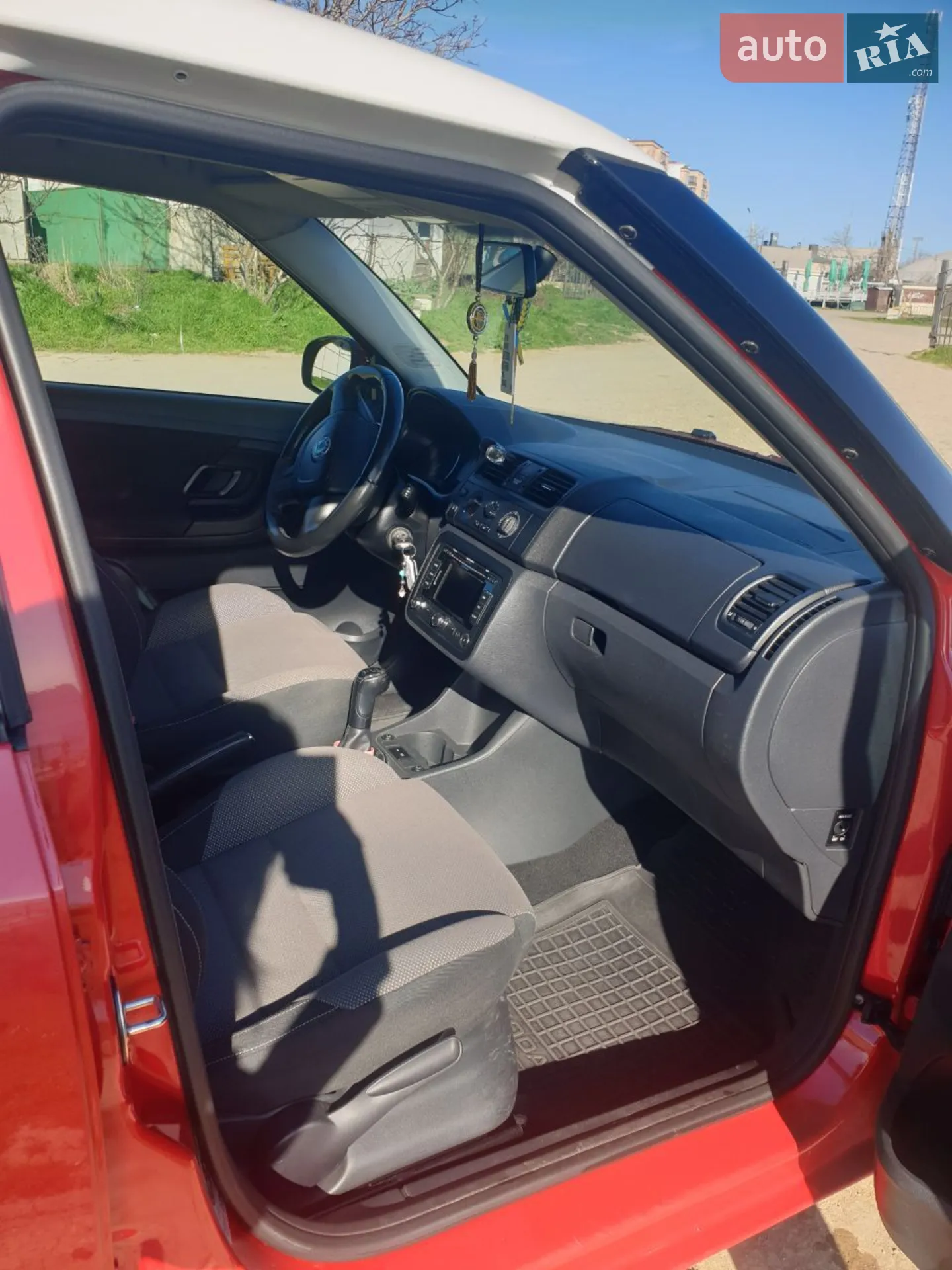 2011 Skoda Fabia - мініатюра 9