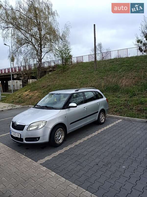 Універсал Skoda Fabia 2010 в Пустомитах